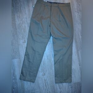 Dockers Men's Classic Tan Chinos